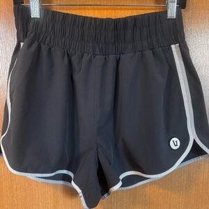 Vuori Men’s 3” Running Shorts Grey White trim  Size M 3 pockets rare 3" inseam